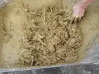 Fig.19 Dip straw in clay slip and then apply directly on top of the thermal mass layer